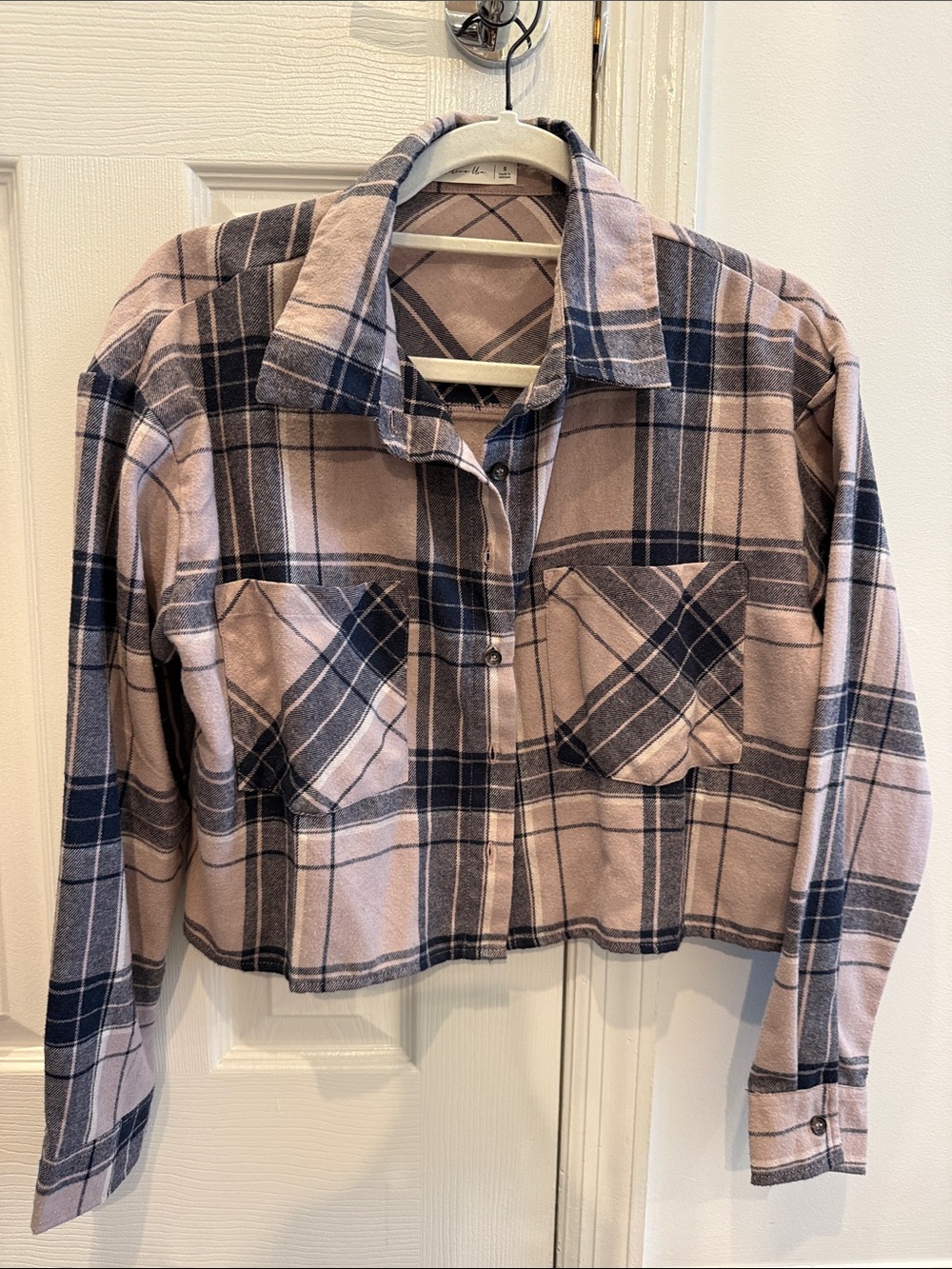 Cropped Plaid Button-Up Shirt Jacket in Blush and Navy. Size Small